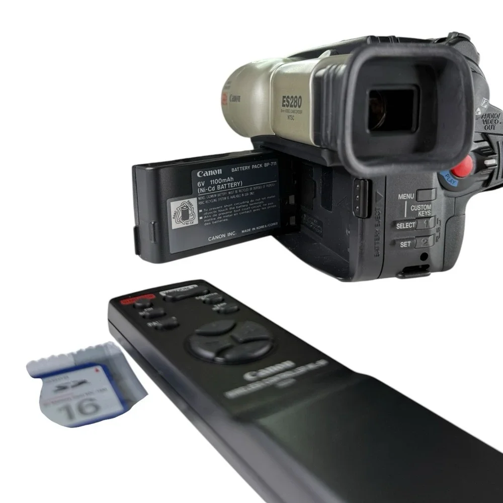 Canon ES280 8mm Video Camcorder Bundle UnTested Remote Bag Cables SD Card